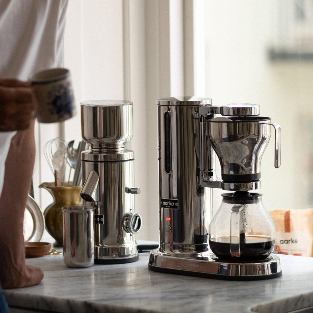 Drip Coffee Maker with 42oz Glass Carafe L5873